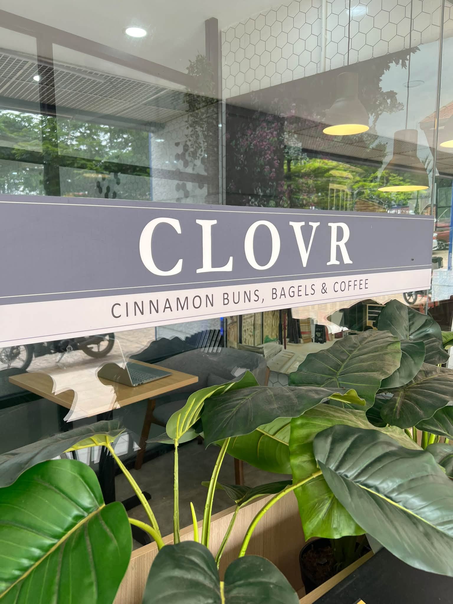 CLOVR Glass Window Banner
